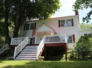 746 County Rd, Pownal, VT 05261