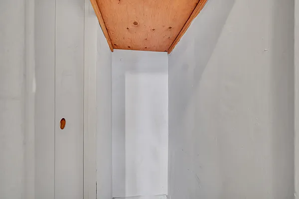 Rented by Avi Nash Associates | media 11