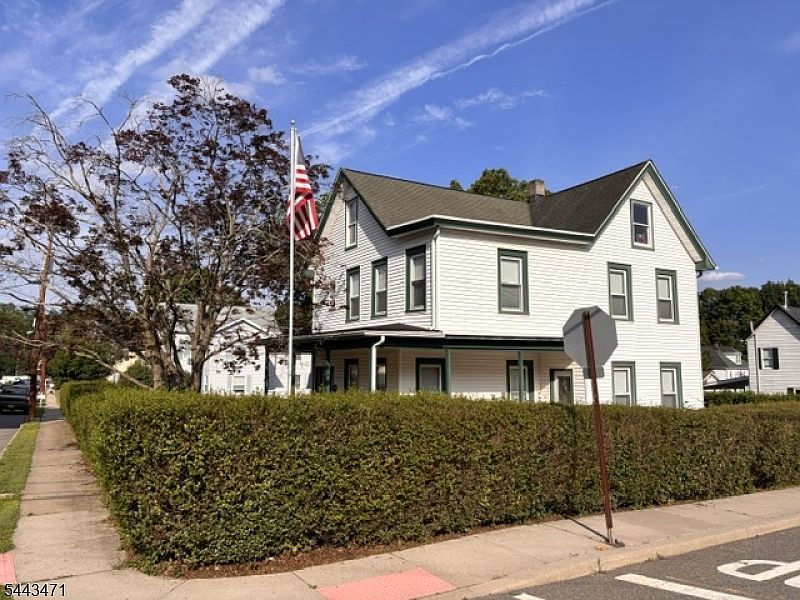 1st image of 102 Maple Ave