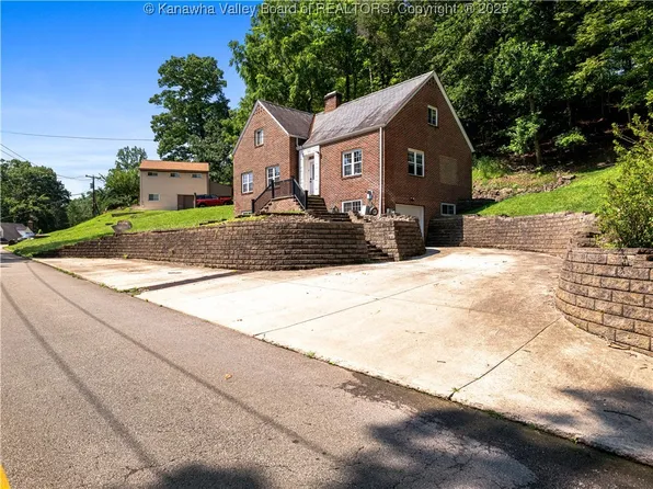 1022 Montrose Dr, South Charleston, WV 25303