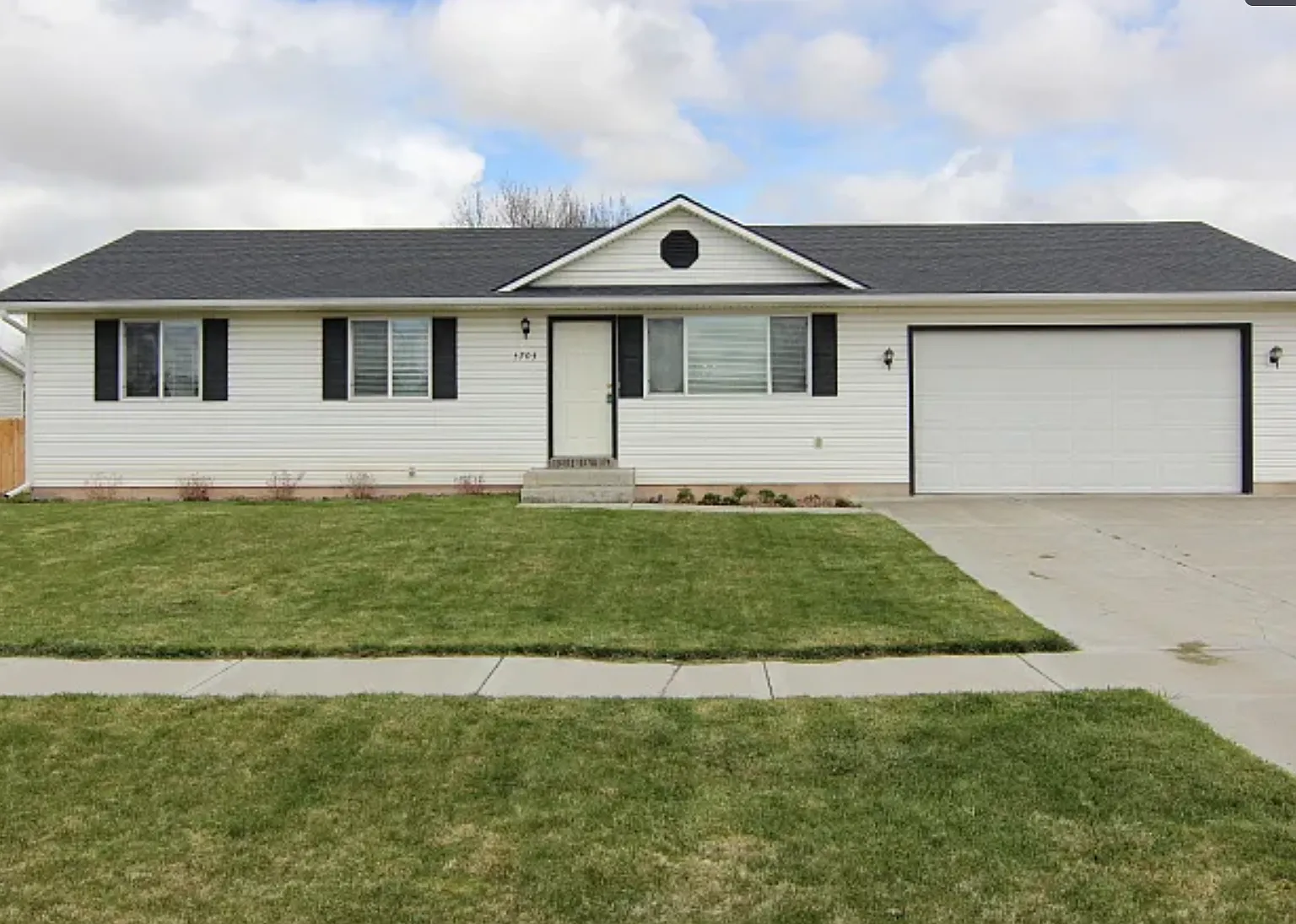 5 bed, 2080 sqft, $2,100 — Photo 1