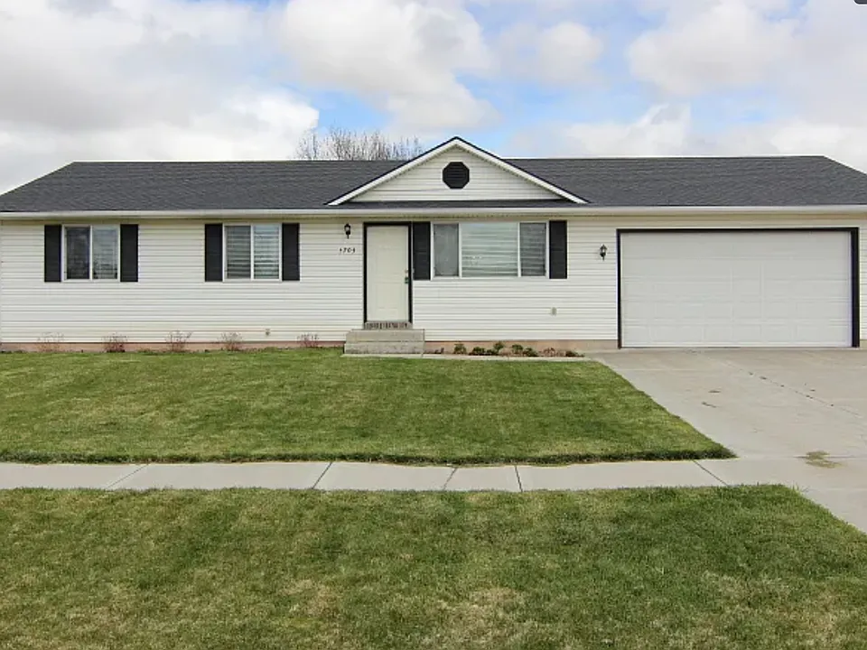 3705 E Lorna Ave