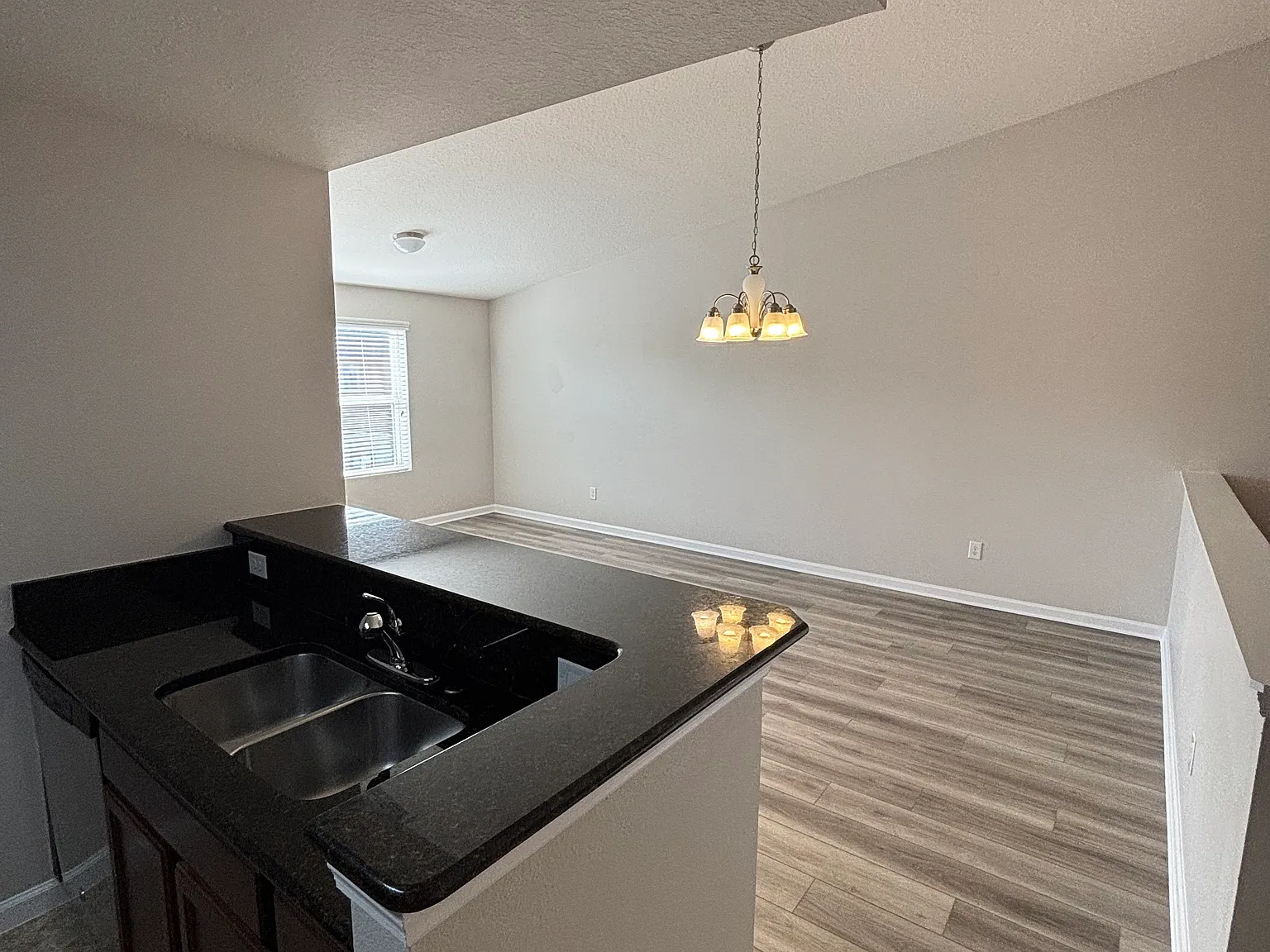 2 bed, 1079 sqft, $1,675 — Photo 3