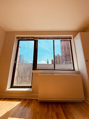 Rented by Metropolis Real Estate of Manhattan | media 4