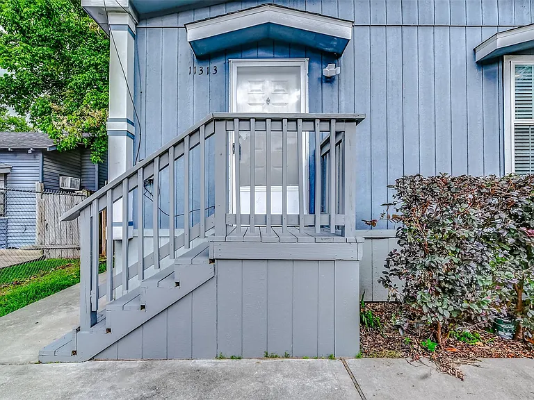 11313 Delman St — Photo 6