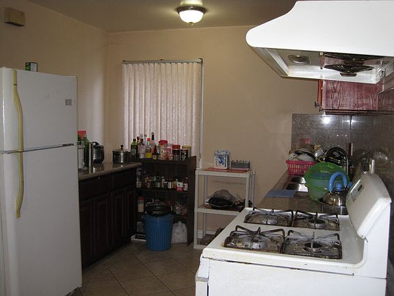 3rd image of 9131 Whitmore St