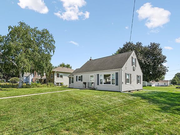 2nd image of 825 4th St
