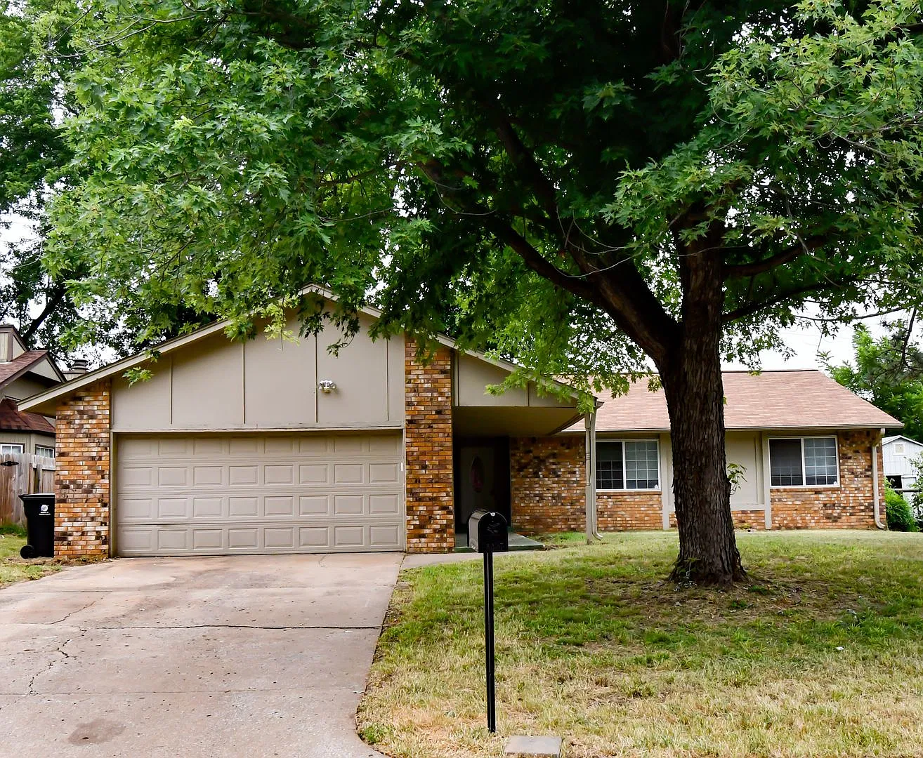 4-Bed, 2-Bath Home in Broken Arrow Schools Prime Location! — Photo 2