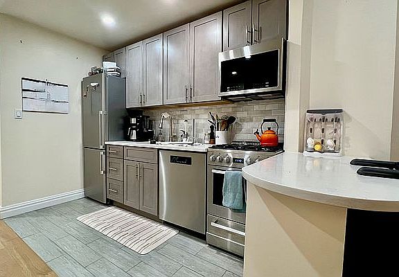5th image of 16 W 75th St #1F