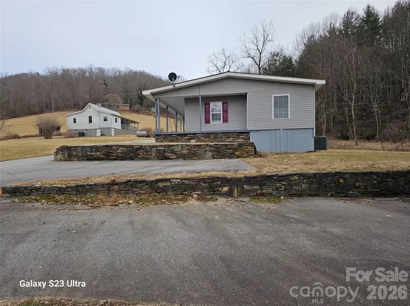 656 Water St, Bakersville, NC 28705