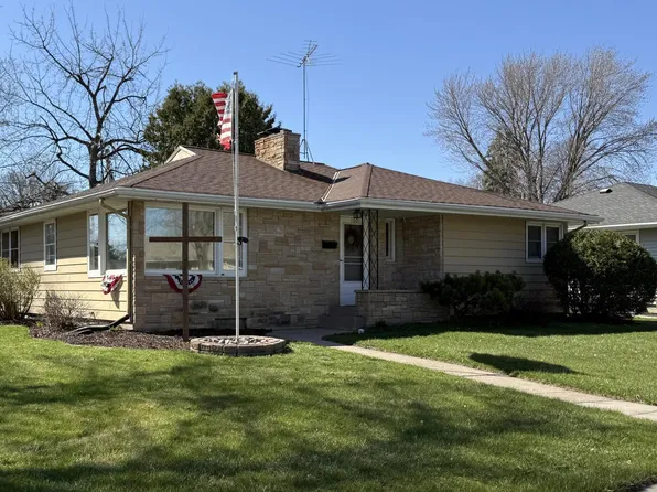 1601 Knight Ave N, Glencoe, MN 55336