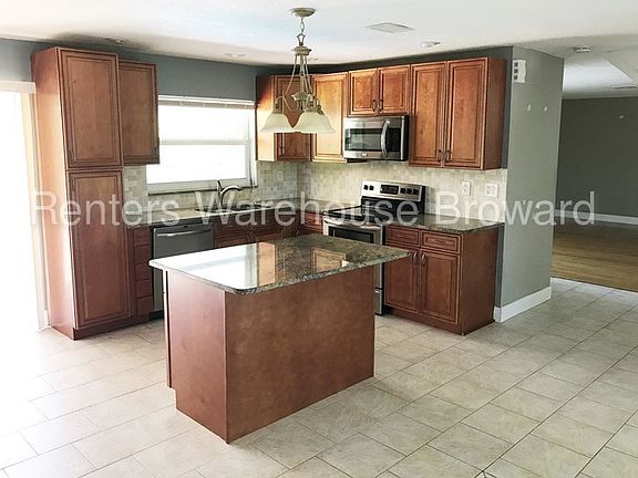 3rd image of 10157 SW 53rd Ct
