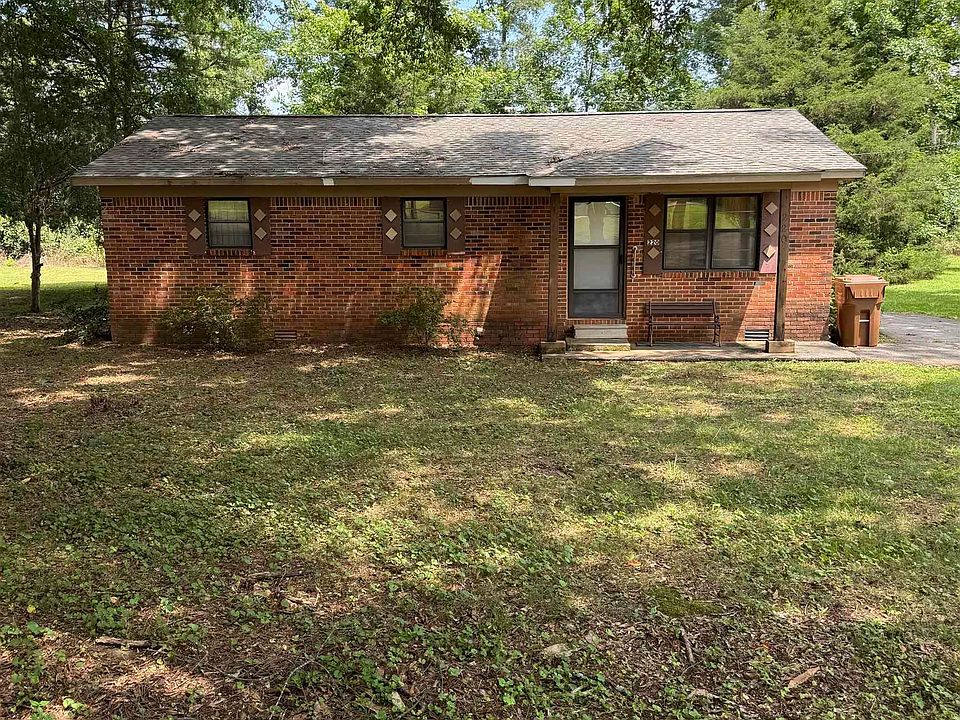 1st image of 220 Livingston Ln