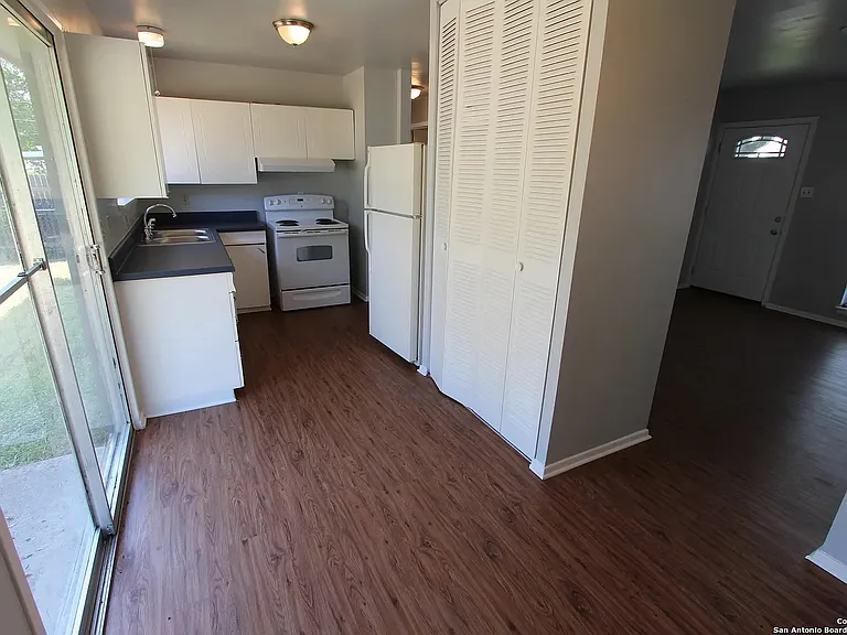 831 North Blvd — Photo 8