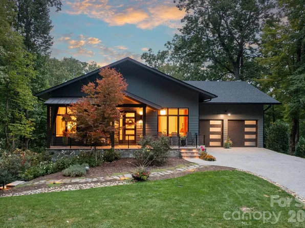 559 Shining Rock Path, Horse Shoe, NC 28742