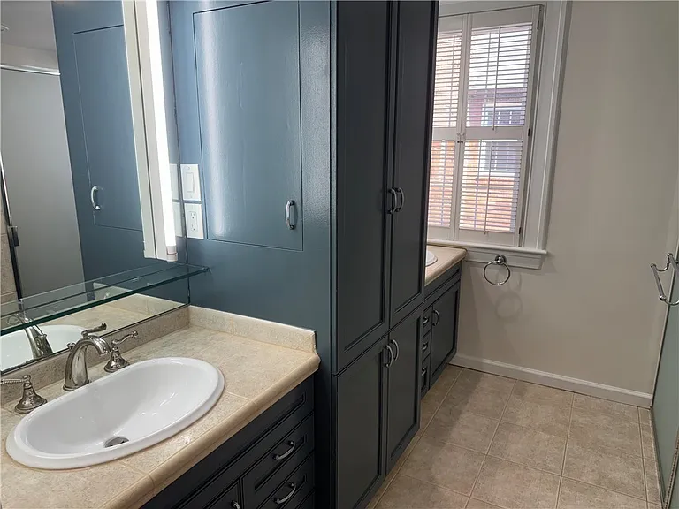 703 Saint James St — Photo 36