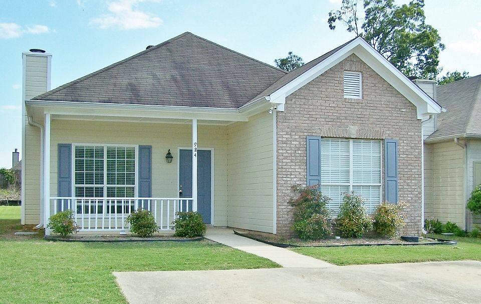 1st image of 984 McAllister Dr
