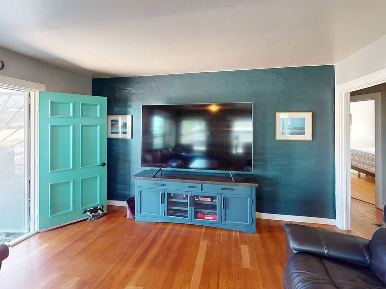 186 E St — Photo 7