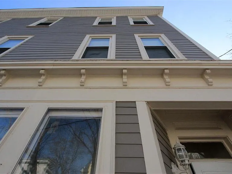 77 Kinnaird St #2 — Photo 10