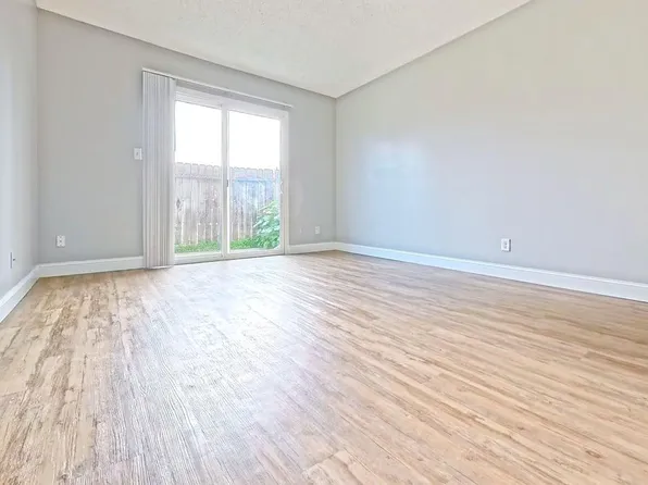 1064 Helm Ave, Clovis, CA 93612