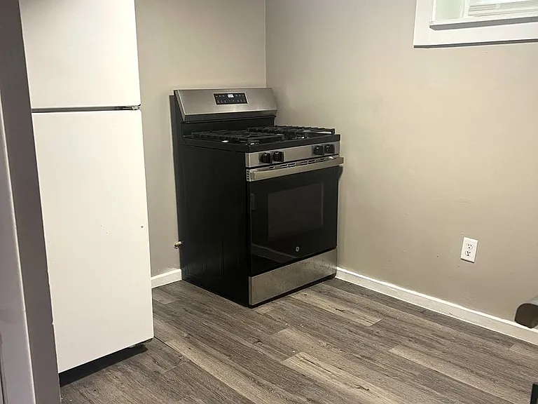 322 E Walnut St — Photo 17