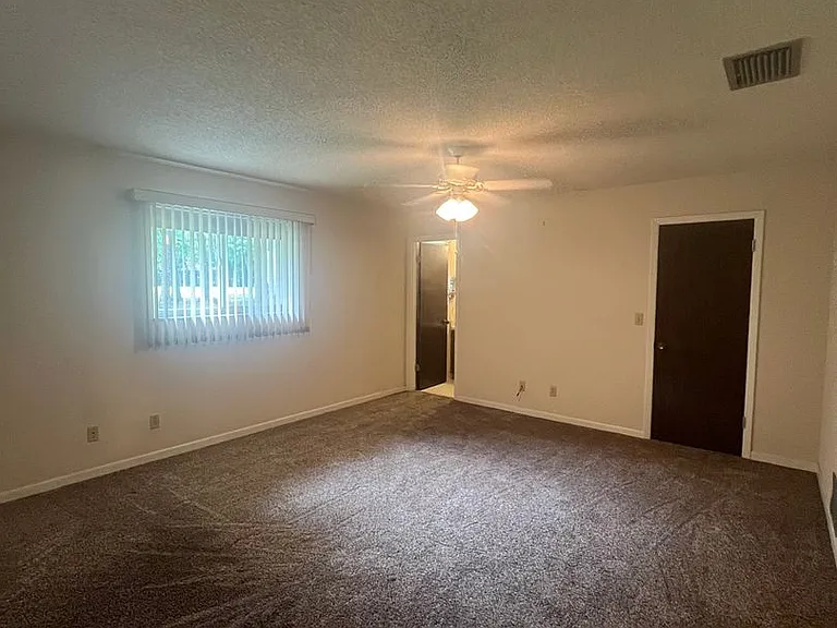 13 Courtney Pl — Photo 4