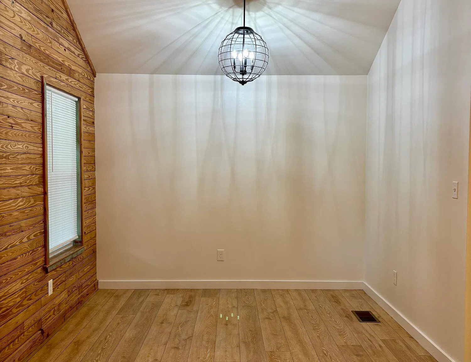 2 bed, 1.0 bath, 720 sqft, $1,200 — Photo 3