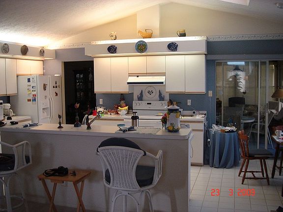 Eat-in Kitchen