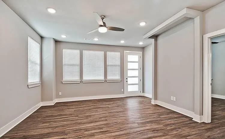 4 bed, 4.5 bath, 1990 sqft, $2,495 — Photo 3