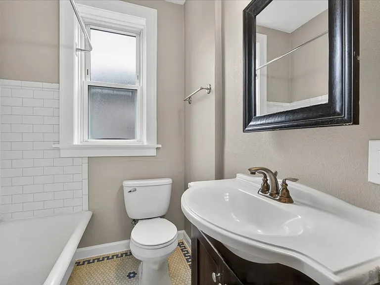 3637 Bowen — Photo 22