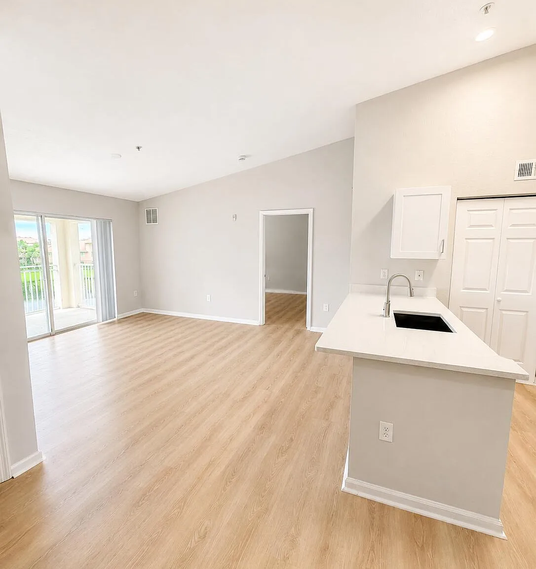 2 bed, 2.0 bath, 960 sqft, $1,950 — Photo 4