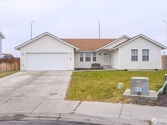 3rd image of 1335 Yost Circle NE