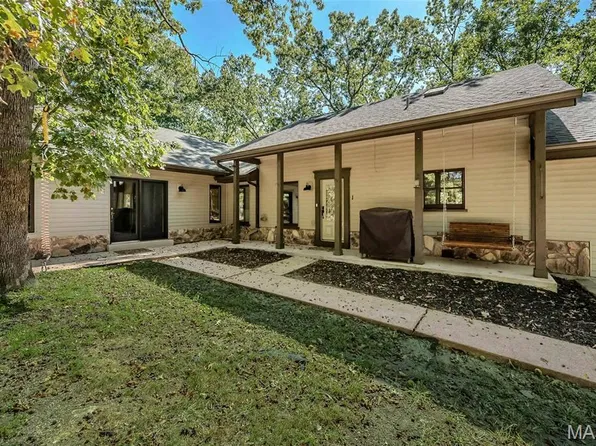 1302 Bear Canyon Rd, Ballwin, MO 63021