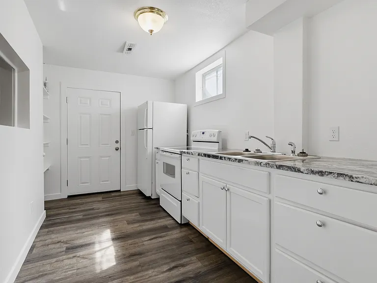 2479 Tulip St #B — Photo 4