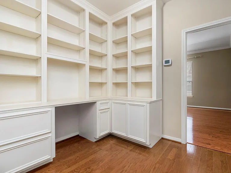 707 W Heights Hollow Ln — Photo 18
