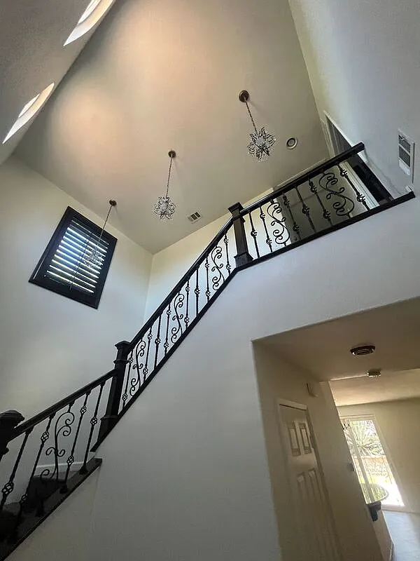 3 bed, 2.5 bath, 1910 sqft, $3,295 — Photo 4