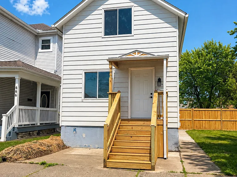 668 Wager St — Photo 1
