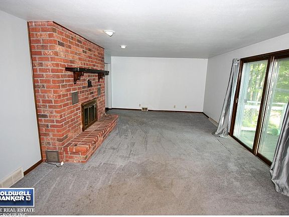 Spacious living room