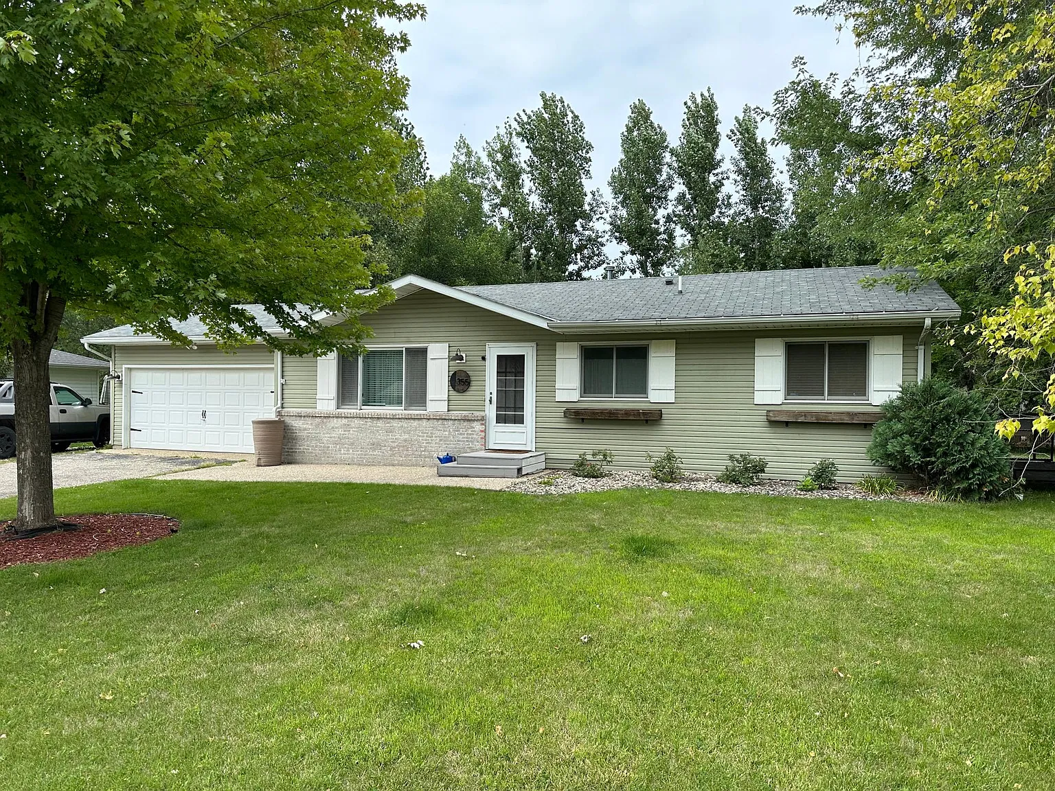 355 Kevin Dr — Photo 2