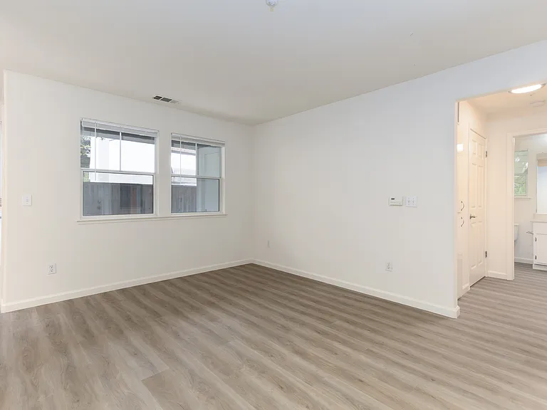 Sequoia Grove Apartments — Photo 7
