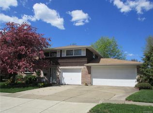 125 Briarhurst Rd, Williamsville, NY 14221