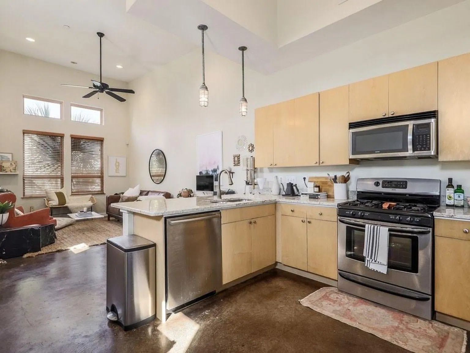 1 bed, 1.0 bath, 778 sqft, $2,050 — Photo 3
