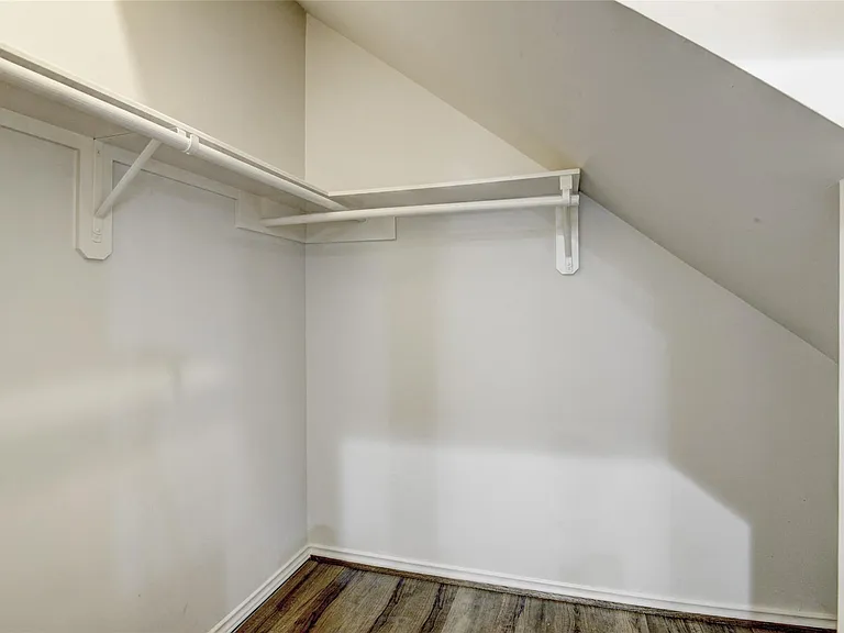 7042 Plum Creek Terrace Ln — Photo 20