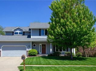 9101 Iltis Dr, Urbandale, IA 50322