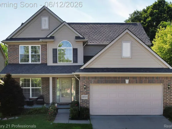 28323 Oakmonte Cir W, New Hudson, MI 48165