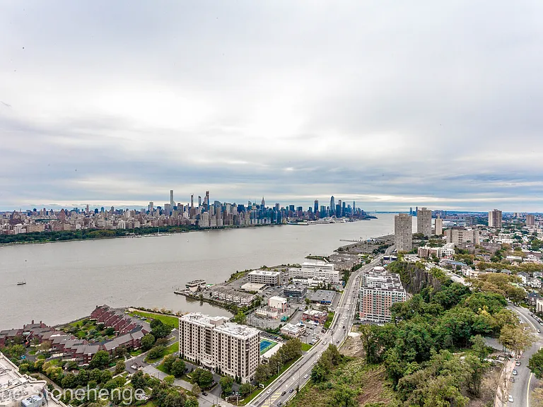 The Stonehenge on the Palisades — Photo 13