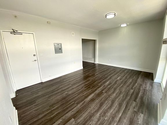 3rd image of 1419 N Bronson Ave #202