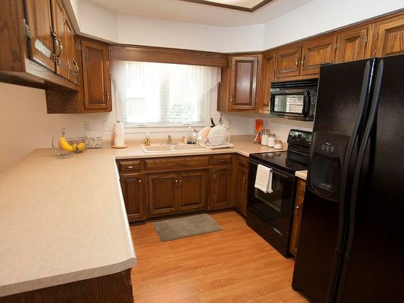 5th image of 524 Erber Ct