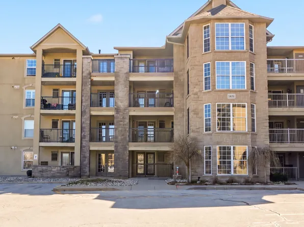1451 Walkers Line #304, Burlington, ON L7M 4P1