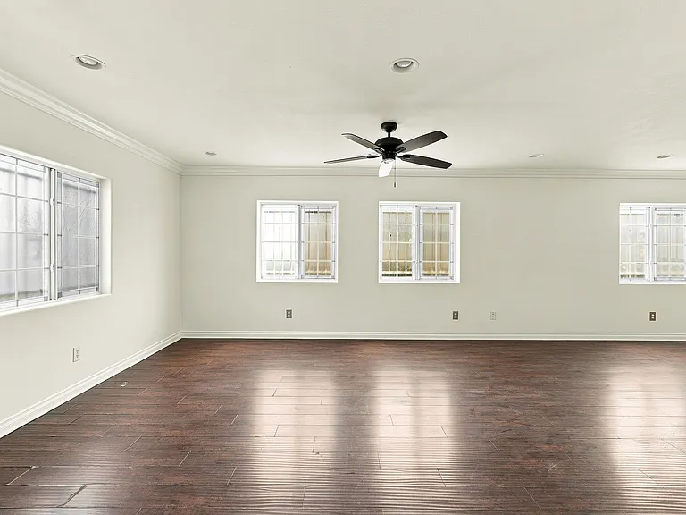 246 E Gage Ave — Photo 7
